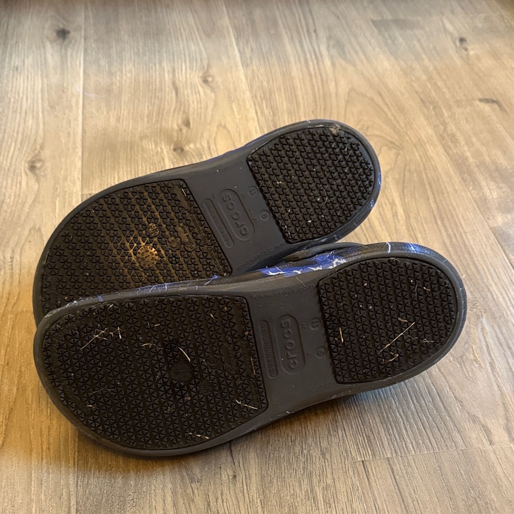 CROCS  Black and Blue Lightning clogs - Picture 2 of 11